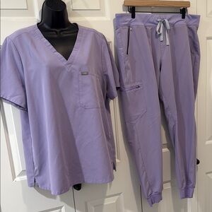 Figs scrub set in lavender dew size xl